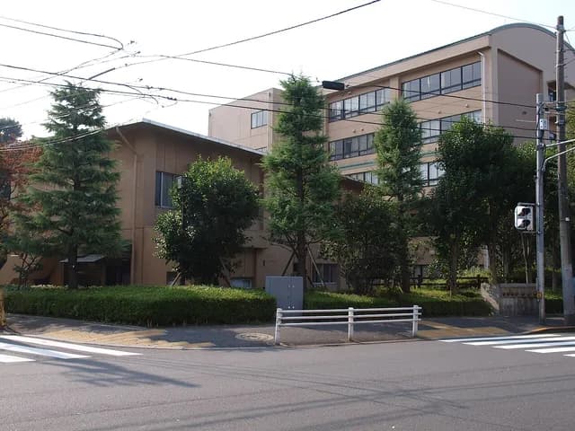 駒場高校の外観