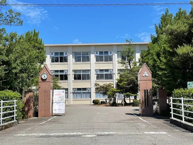 小松工業高校の外観