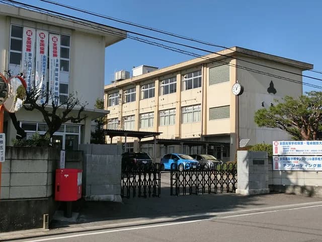 郡山商業高校の外観