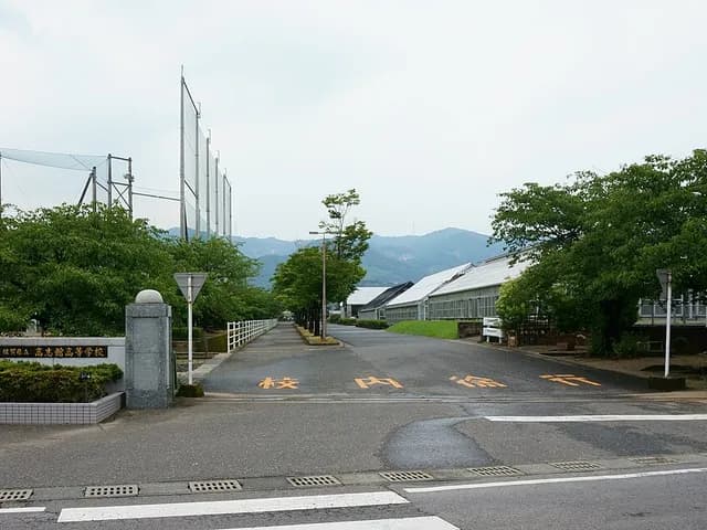 高志館高校の外観