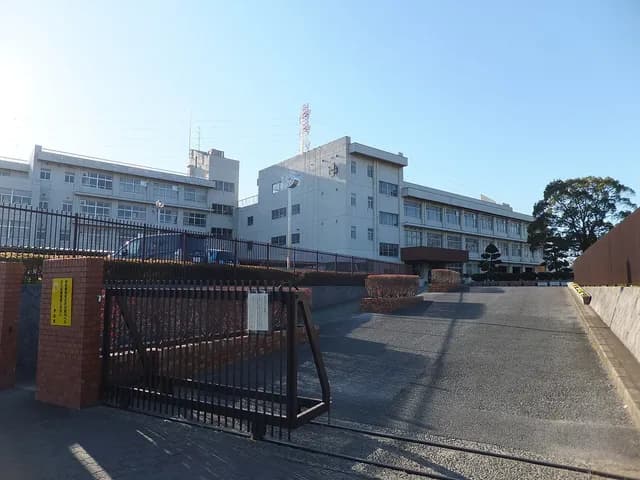 犢橋高校の外観