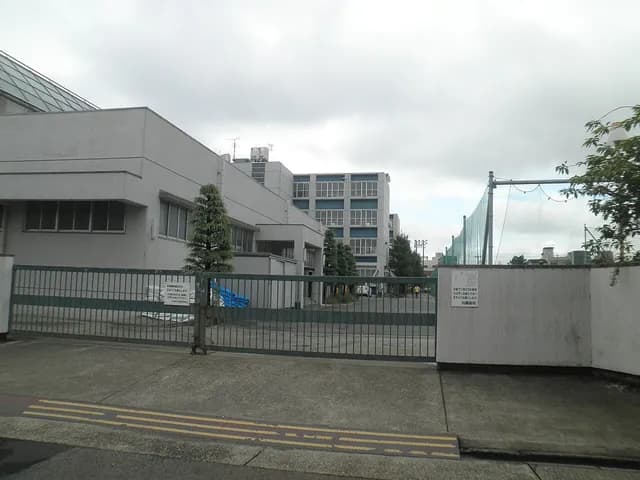 向陽高校の外観
