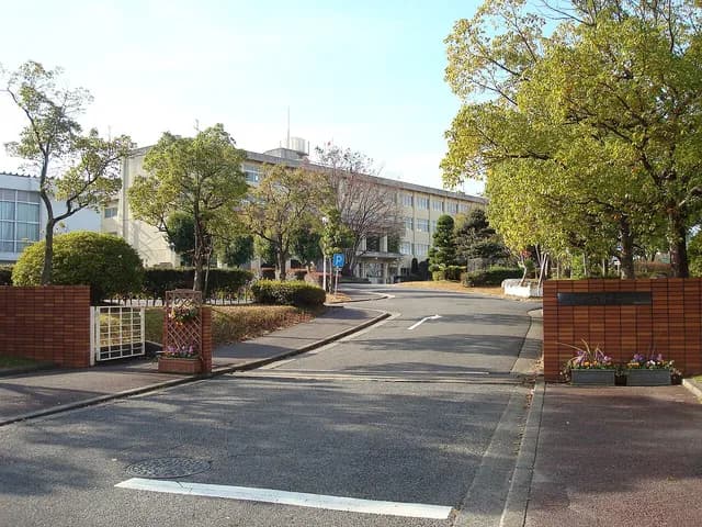 高蔵寺高校の外観