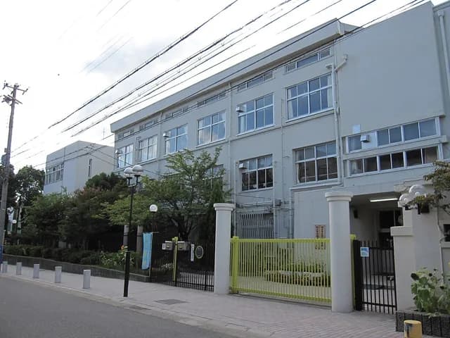 楠高校の外観