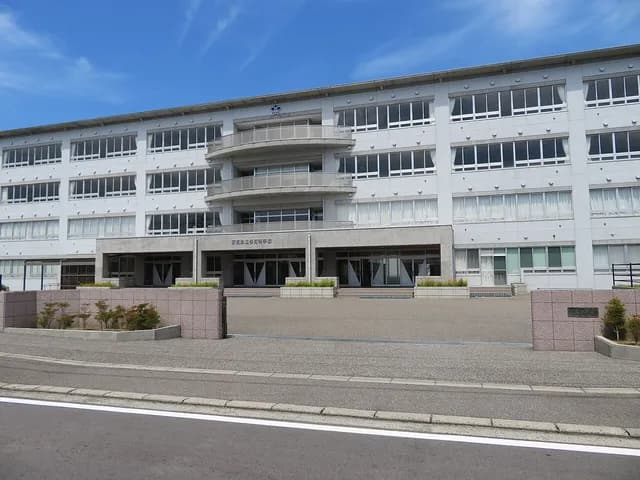 巻高校の外観