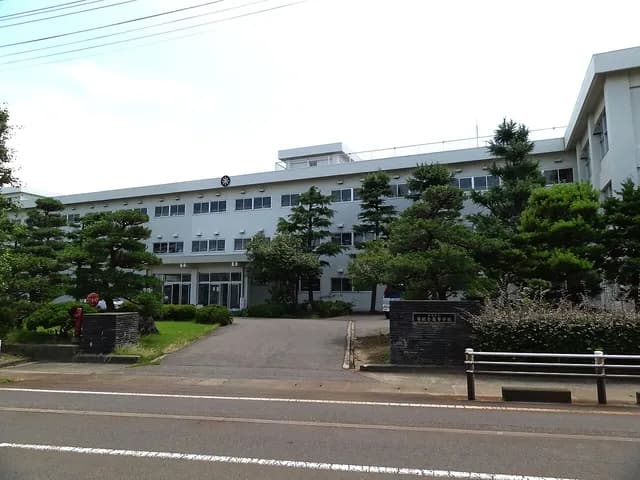 巻総合高校の外観