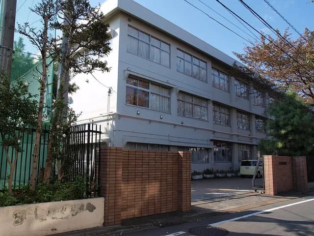 松原高校の外観