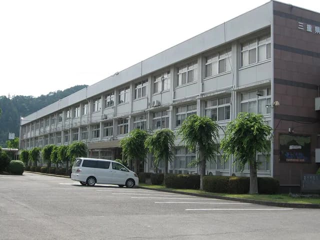 白山高校の外観