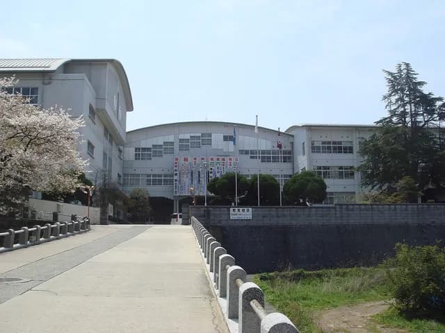 三池工業高校の外観