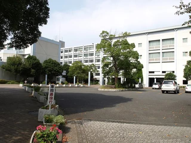 南高校の外観