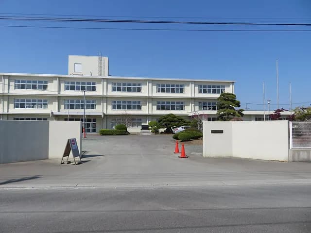 三沢高校の外観