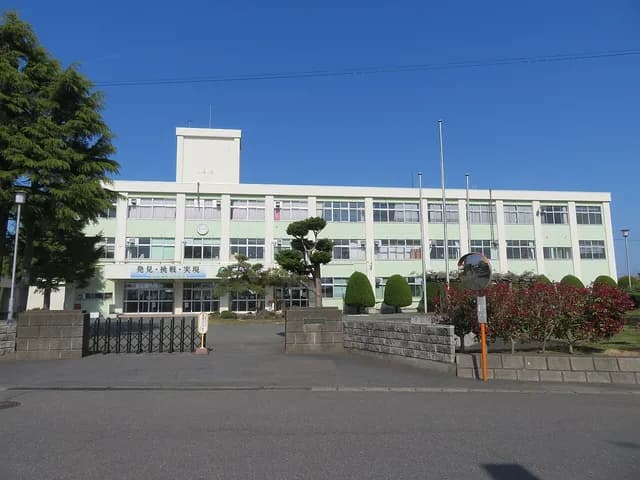 百石高校の外観