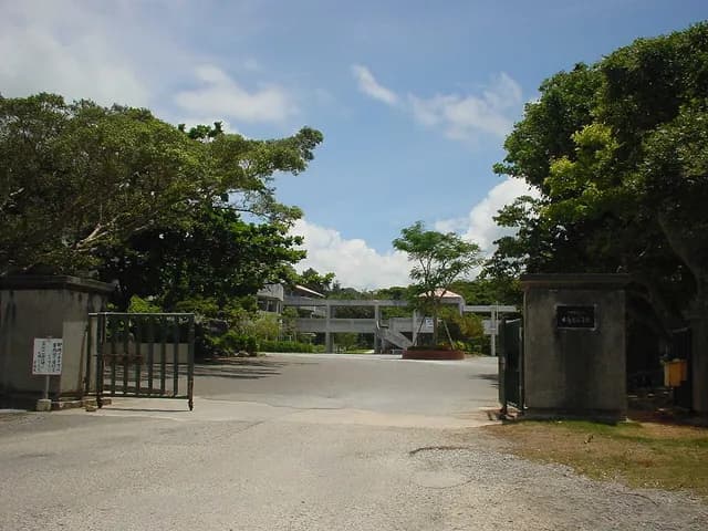 本部高校の外観
