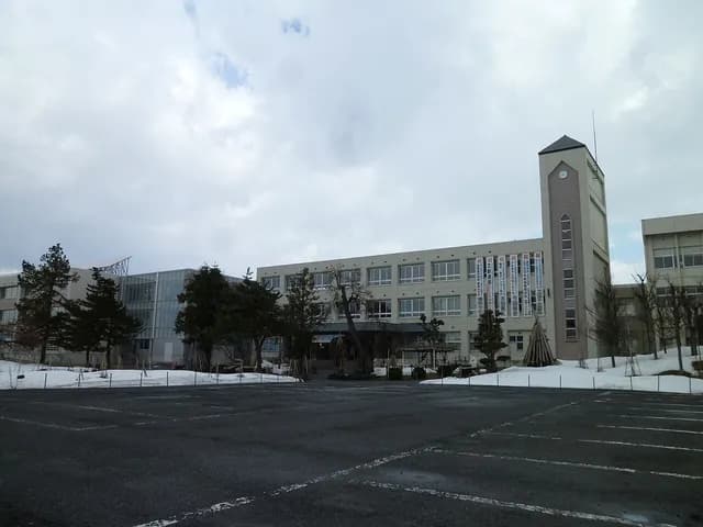 村山産業高校の外観