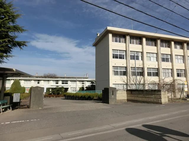 松代高校の外観