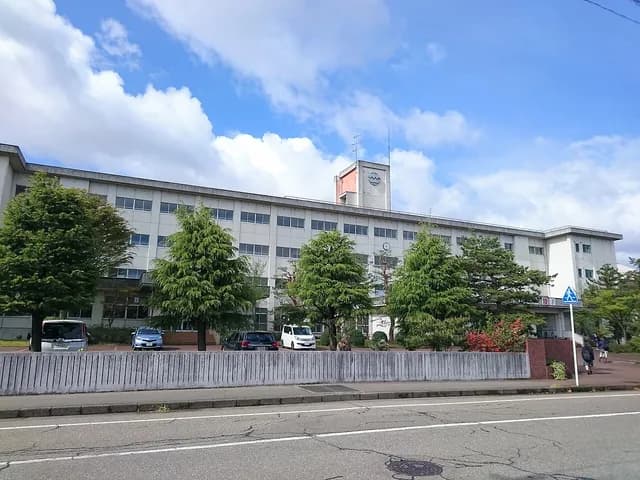 長岡向陵高校の外観