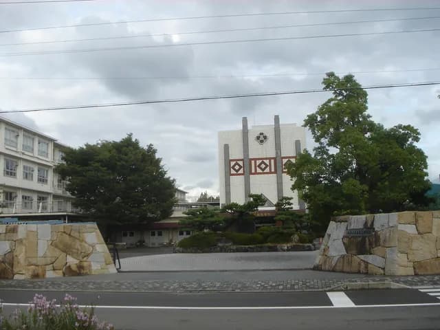 長良高校の外観