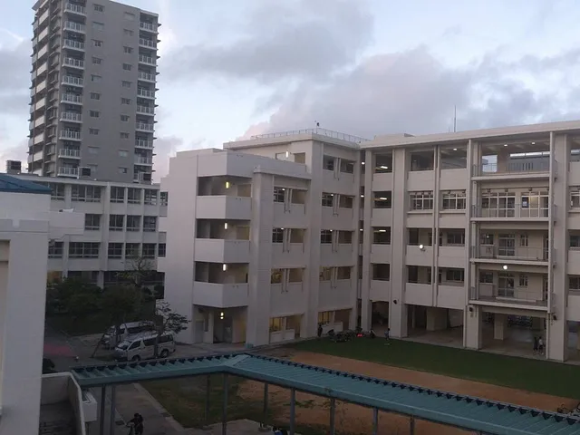 那覇高校の外観