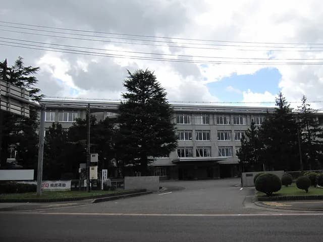 新発田高校の外観