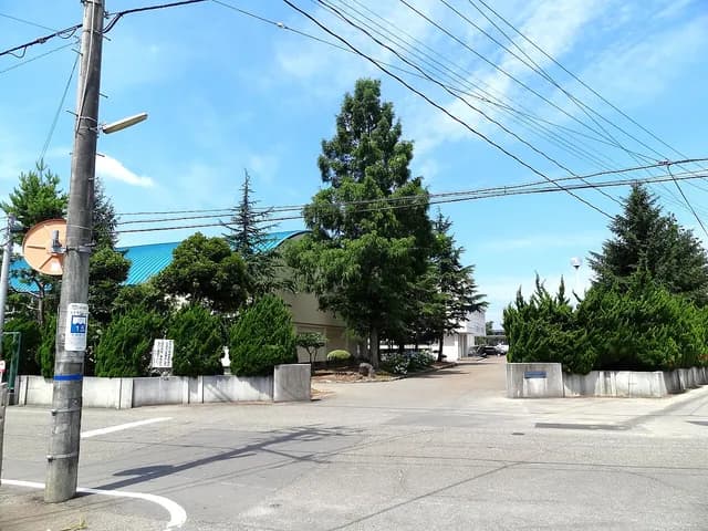 新潟県央工業高校の外観