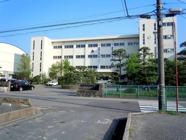 新潟工業高校の外観