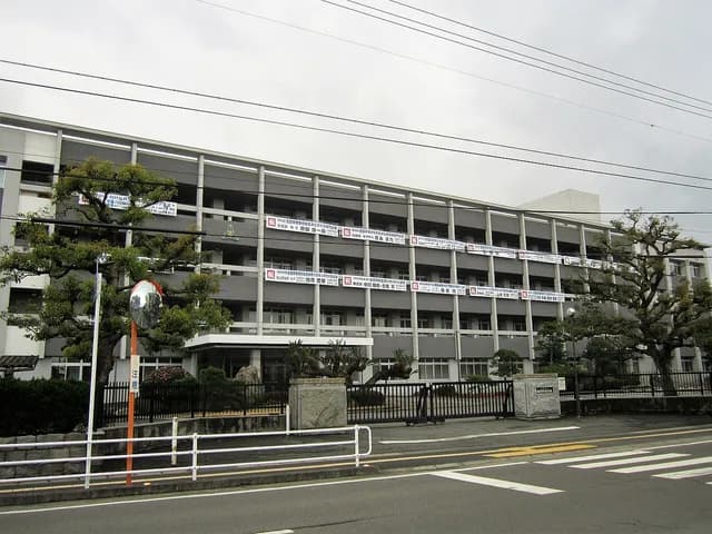 新居浜西高校の外観