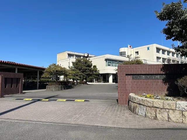新川高校の外観