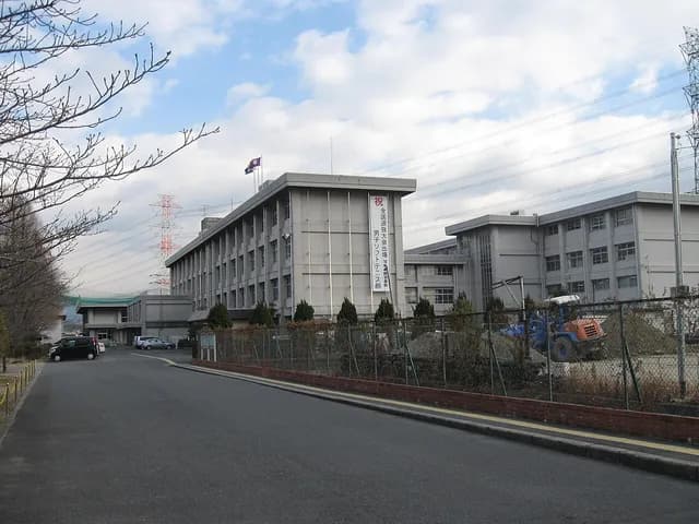 西城陽高校の外観