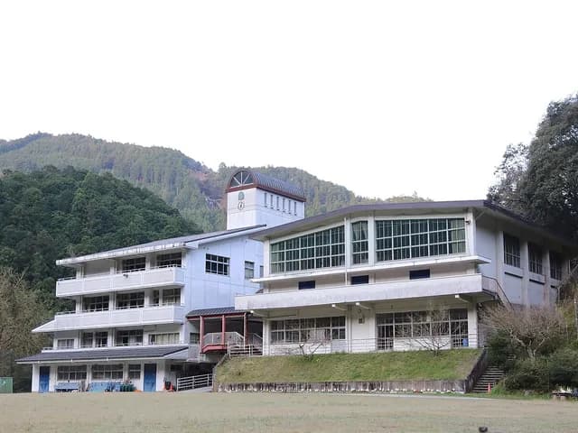 西吉野農業高校の外観