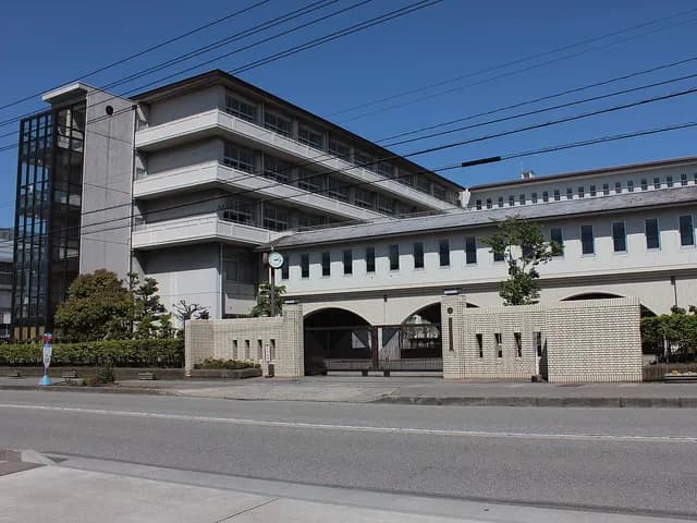 野々市明倫高校の外観