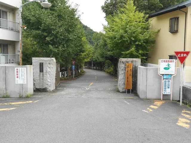 沼津商業高校の外観