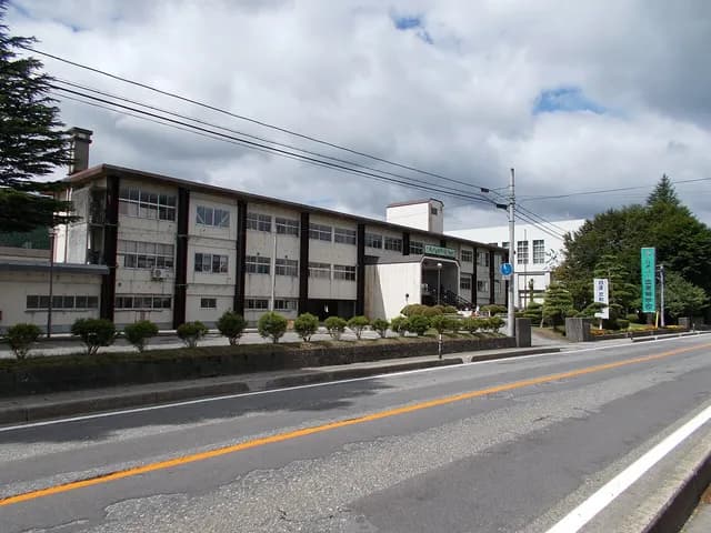 小国高校の外観