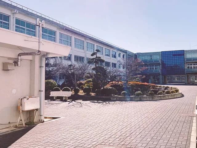 王寺工業高校の外観