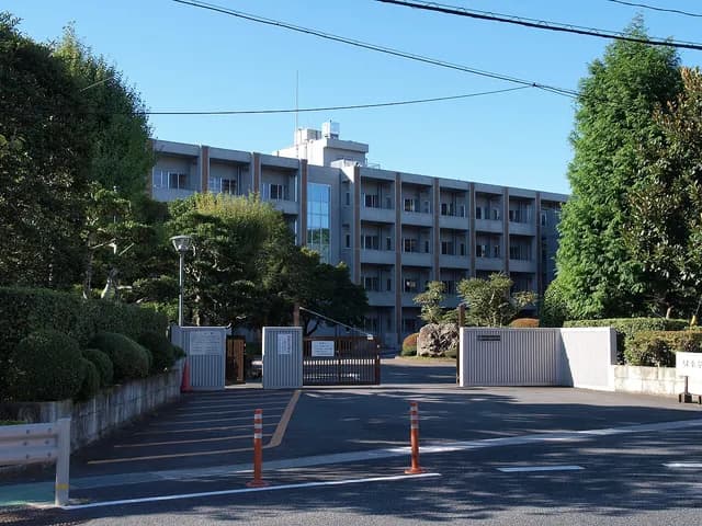 青梅総合高校の外観