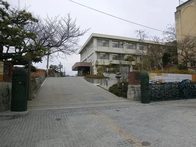 尾道東高校の外観