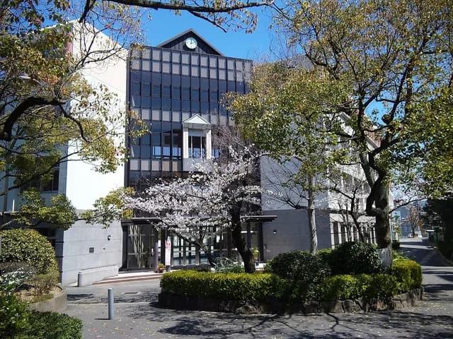 高津高校の外観