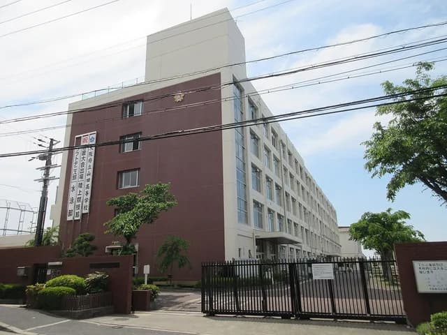 山田高校の外観