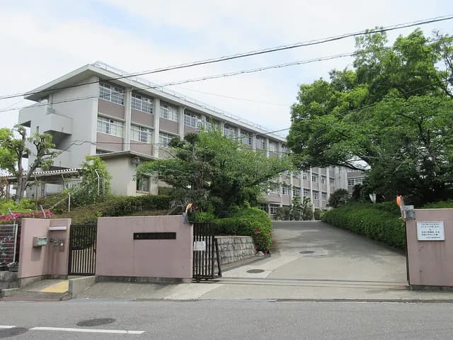 鳳高校の外観