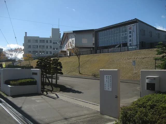 利府高校の外観