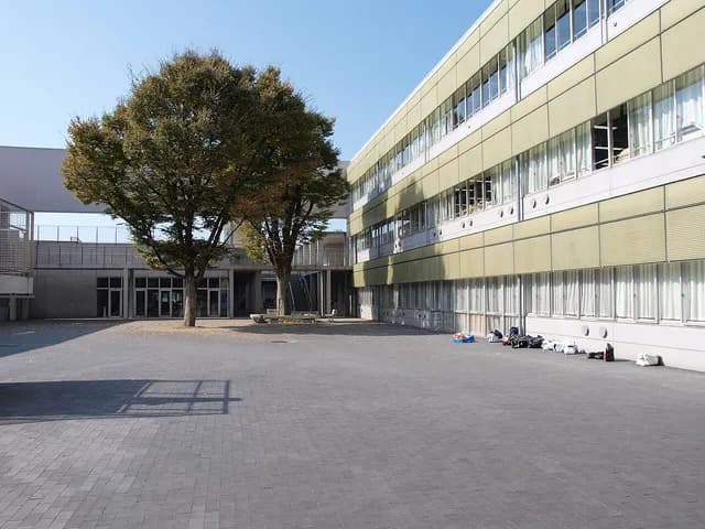 芦花高校の外観