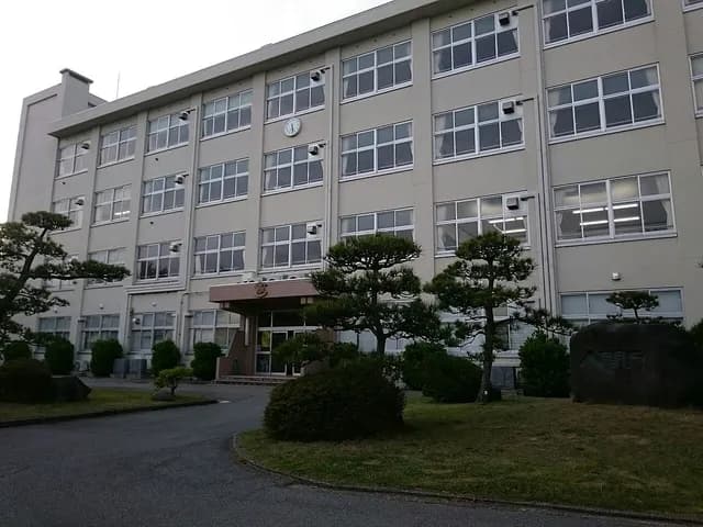 佐渡高校の外観