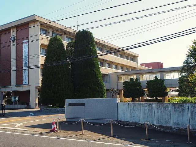 境高校の外観