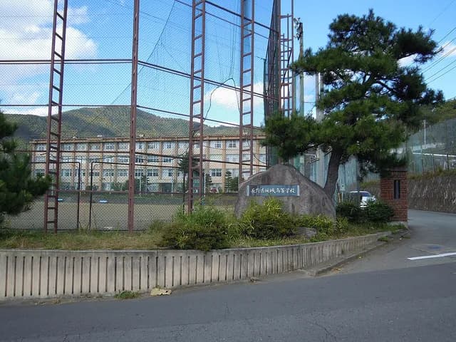 坂城高校の外観
