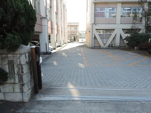 瀬田工業高校の外観