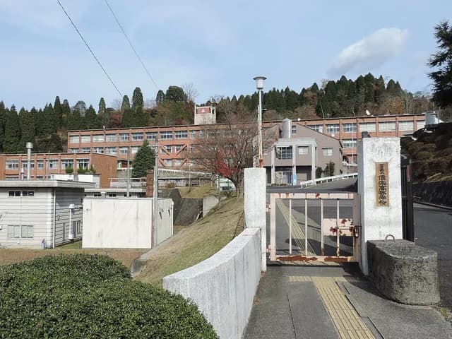 信楽高校の外観