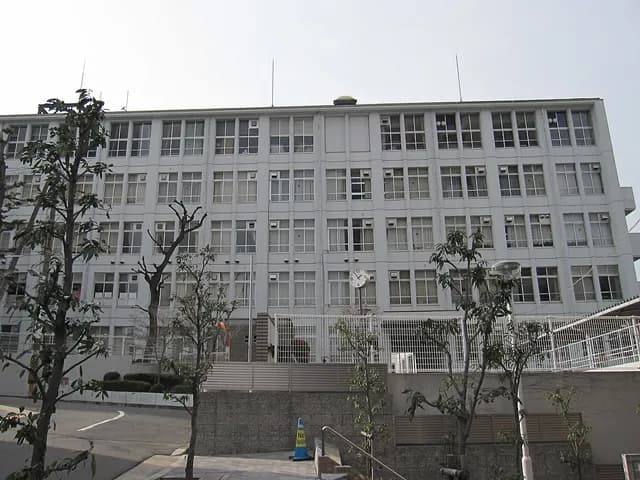 清水谷高校の外観
