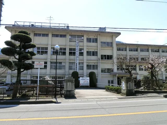 下仁田高校の外観