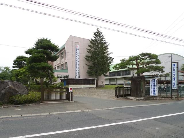 雫石高校の外観