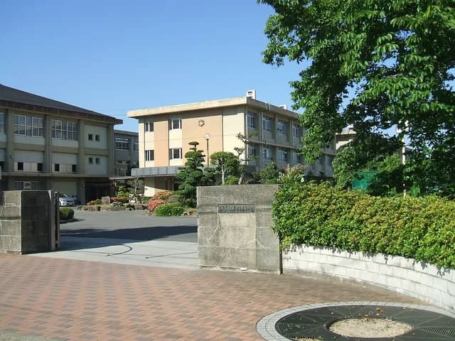 庄原格致高校の外観