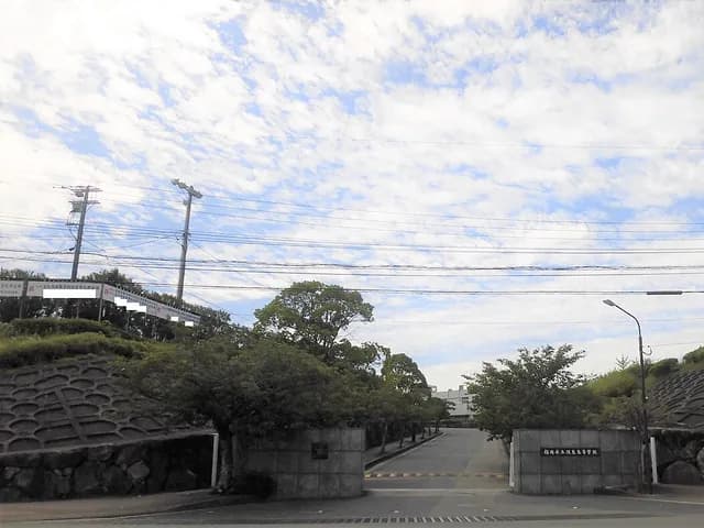 須恵高校の外観